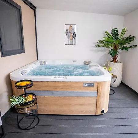 Mobile Aria With Jacuzzi